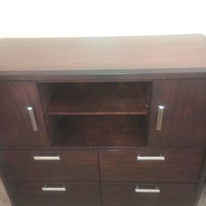 Tv stand dresser good condition